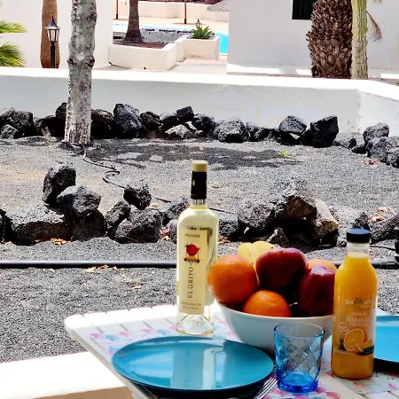 Eduardo A Primera Linea Del Mar Costa Teguise