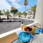 Eduardo A Primera Linea Del Mar Daire Costa Teguise