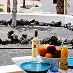Eduardo A Primera Linea Del Mar Costa Teguise